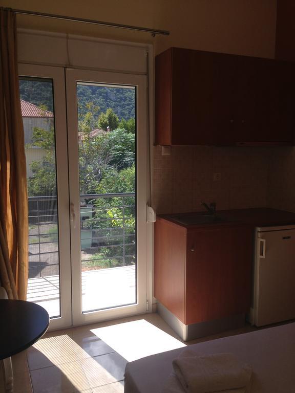 Marvi Hotel Kamena Vourla Bagian luar foto